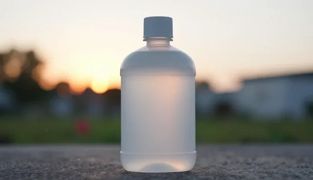 高纯度溶剂生产中的材料选择与工艺优化